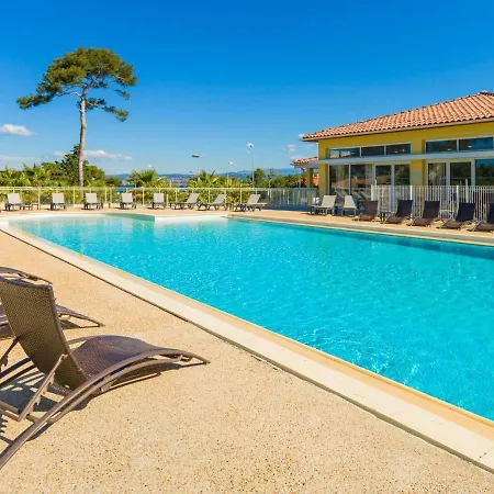 Apartment In Le Brusc Near Sandy Beach سيكس-فور-لو-بلاج