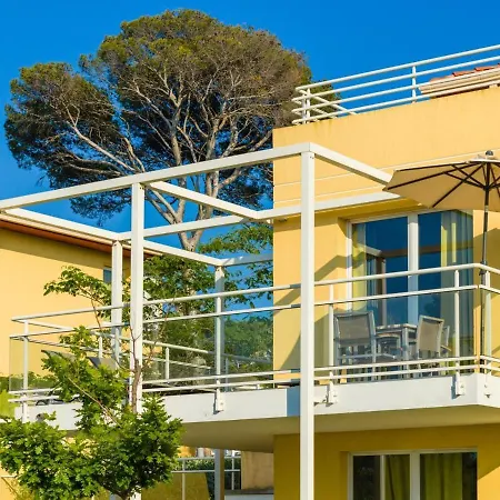 With Sleeping In The Provence Appartement Six-Fours-les-Plages