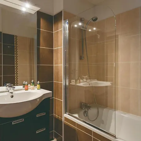 Apartment In Le Brusc Near Sandy Beach سيكس-فور-لو-بلاج
