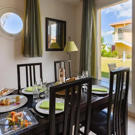 Apartment In Le Brusc Near Sandy Beach شقة *